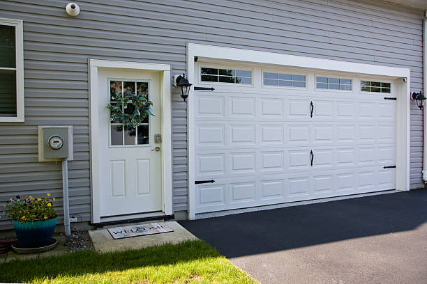 24/7 Emergency Garage Door Panel Replacement experts in Glyndon, MN